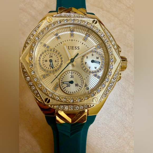 Guess Women's 38mm Watch - Green Silicone Band & Gold Tone - Picture 4 of 9